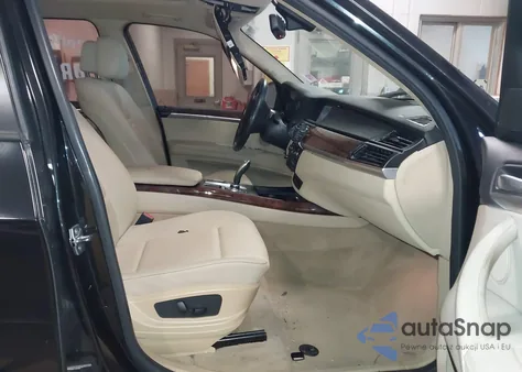 2010 BMW X5 xDrive30I z USA, uszkodzony, nr VIN 5UXFE4C50AL382376